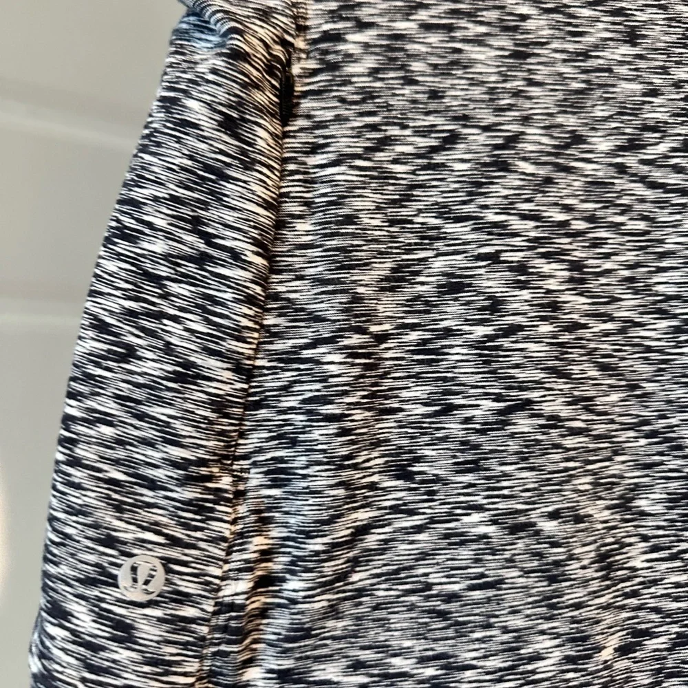 lululemon athletica gray black fitted long sleeve sweatshirt
